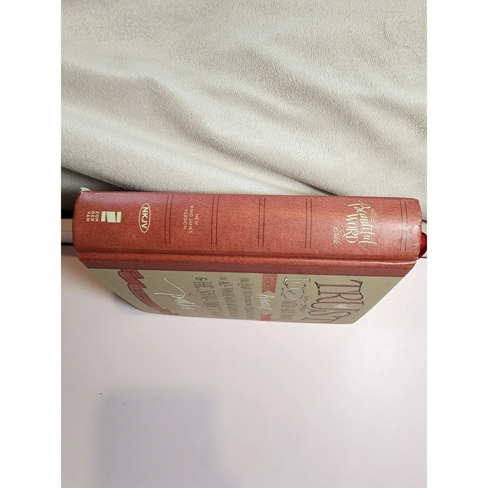 NKJV Beautiful Word Bible Large Print Like New Hardcover Red Letter Edition Good